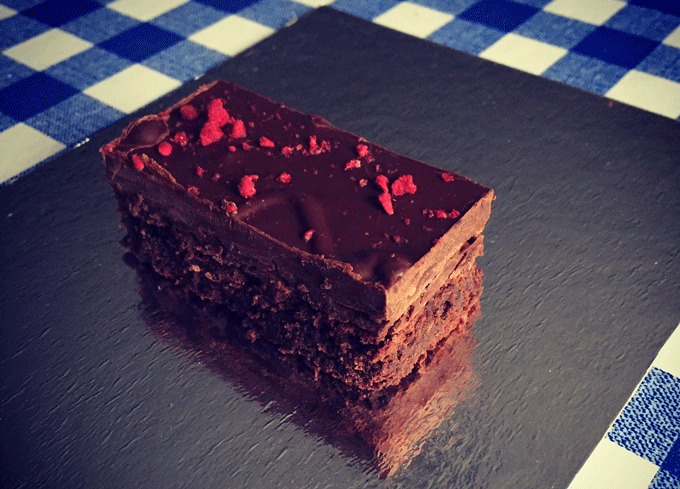 CRYSTAL-HEART-CAKE-COLLECTION----TRUFFLE-BROWNIE-FEB-2015-1