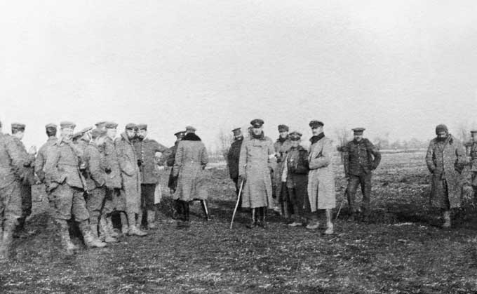 THE CHRISTMAS TRUCE ON THE WESTERN FRONT, 1914 © Imperial War Museum (Q 50719)