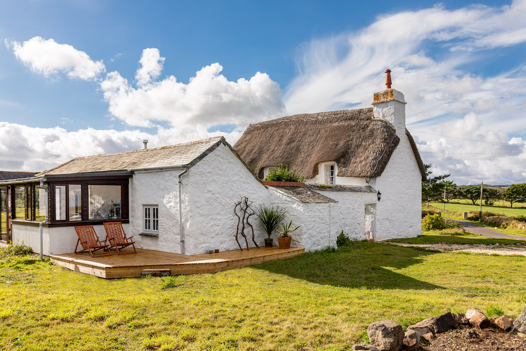 holiday cottages in Cornwall with sea views
