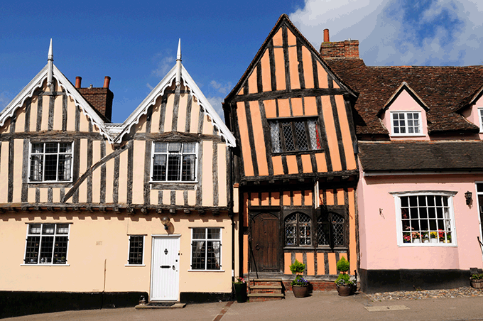 The Crooked House Gallery and Tea Room, Lavenham, Suffolk, England. Credit: Alistair Laming/Alamy