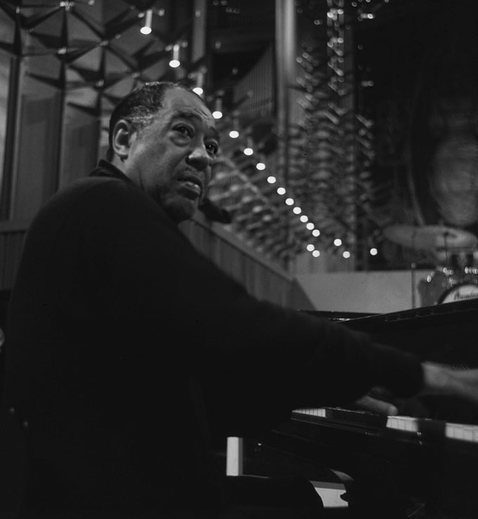 David-Farrell,-Duke-Ellington-playing-piano-in-Coventry-Cathedral,-1968.-©-David-Farrell,-courtesy-of-Osborne-Samuel