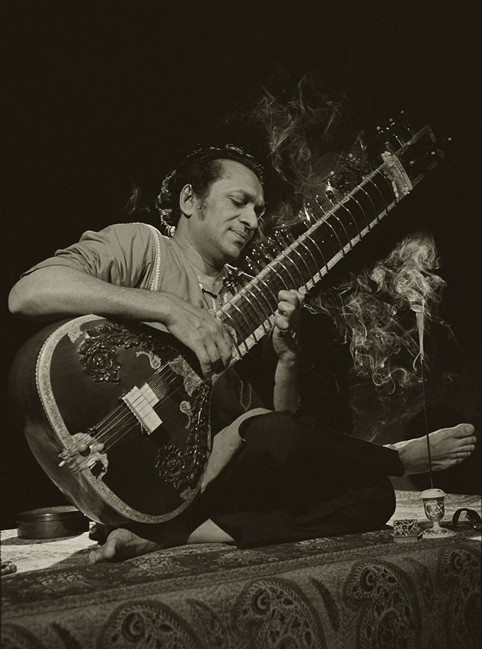 David-Farrell,-Ravi-Shankar,-c.1967.-©-David-Farrell,-courtesy-of-Osborne-Samuel
