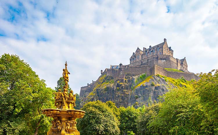 Edinburgh Castle and Gardens. Credit: Visit Britain