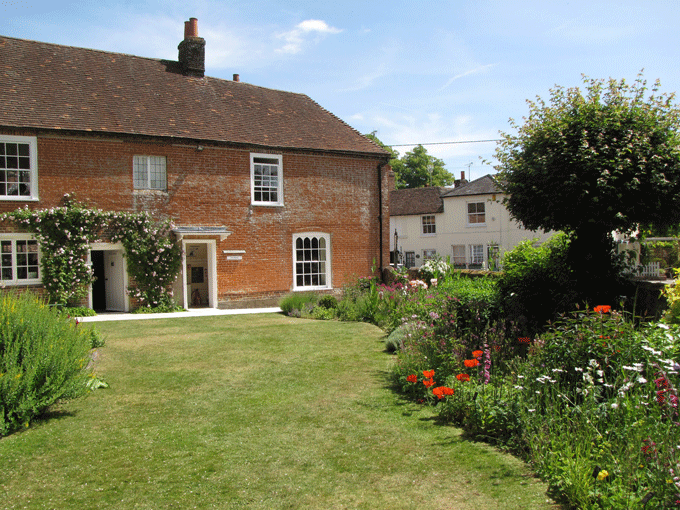 Jane-Austens-House,-Chawton,--from-the-garden-2