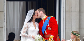 Kate and William Balcony Kiss