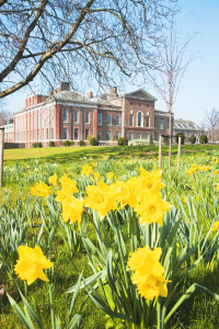 Kensington-Palace-exterior--spring