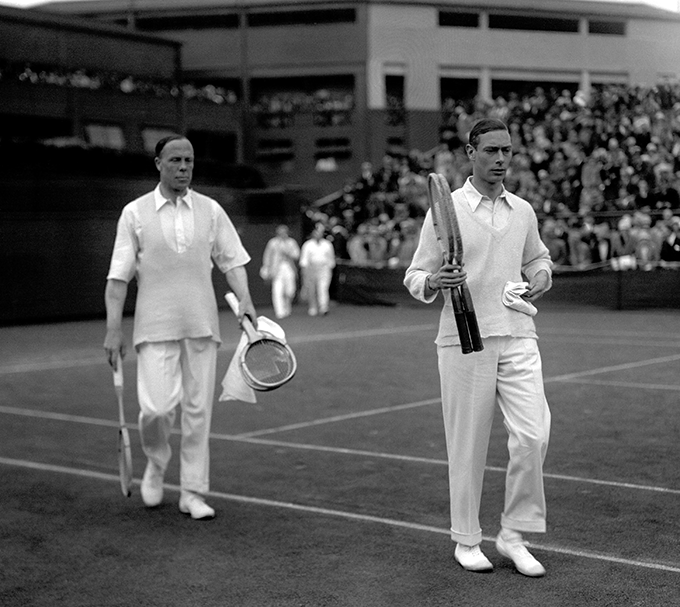 Il Duca di York (a destra), poi diventato re Giorgio VI in procinto di giocare a Wimbledon. La storia del tennis di Wimbledon: dove tutto ebbe inizio