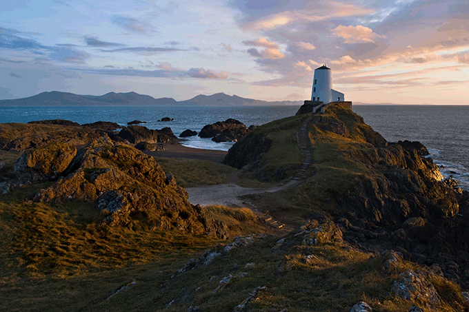 Sunset at Tyr Mawr lighthouse in Anglesey. Credit: Simon Kitchin 