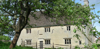 Woolsthorpe Manor in Lincolnshire | Sir Isaac Newton drawing discovered 350 years later