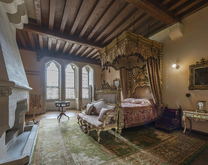 Queen Victoria’s bedroom, Arundel castle, West Sussex, British castles, castle interiors, Victorians