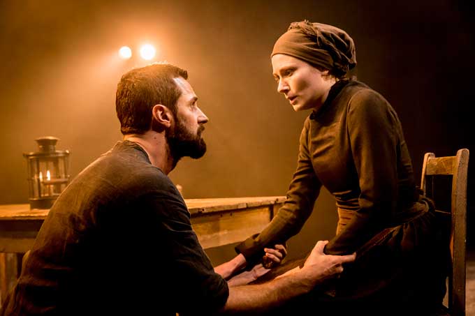 Richard-Armitage-and-Anna-Madeley-in-The-Old-Vic's-The-Crucible-(c)Johan-Persson-(9)