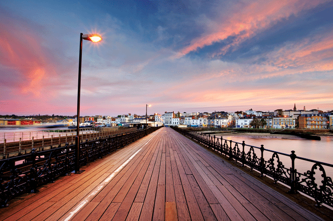 Ryde Pier, Isle of Wight. Credit: Available Light Photography/Alamy