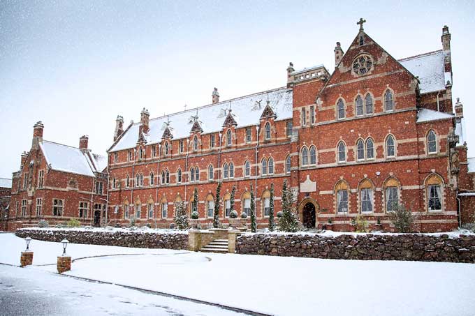 Stanbrook-Abbey-in-the-snow