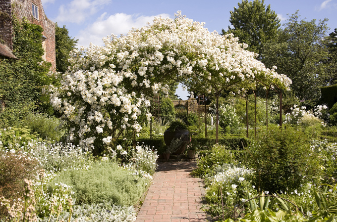 The White Garden in late June at Sissinghurst Castle ©National Trust Images Penny Tweedie