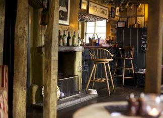 Traditional bar at the Anchor Inn, Hampshire | Cosy English Inns | Near Chawton, Jane Austen’s Hampshire