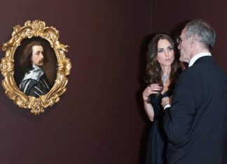 Duchess of Cambridge views Van Dyck portrait