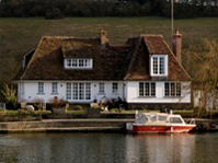 Riverbank Cottage 